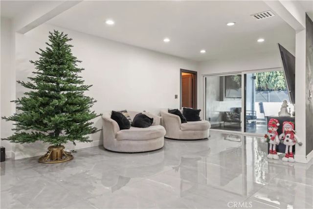 2240 N Parish, Burbank, CA 91504