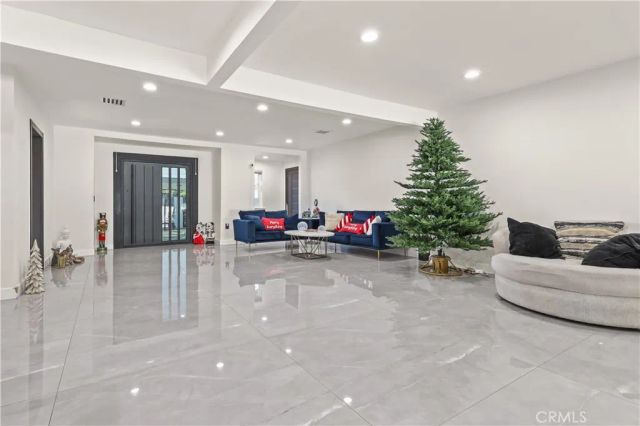2240 N Parish, Burbank, CA 91504