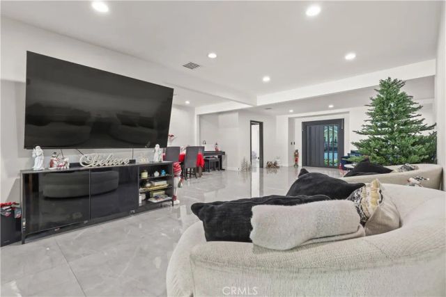 2240 N Parish, Burbank, CA 91504