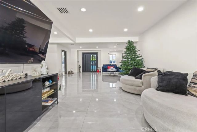 2240 N Parish, Burbank, CA 91504