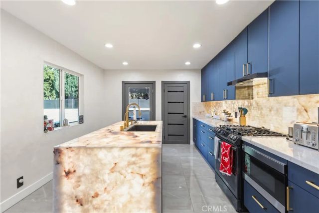 2240 N Parish, Burbank, CA 91504