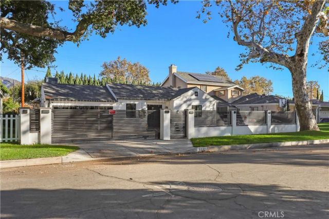 2240 N Parish, Burbank, CA 91504