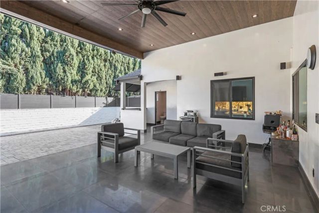 2240 N Parish, Burbank, CA 91504
