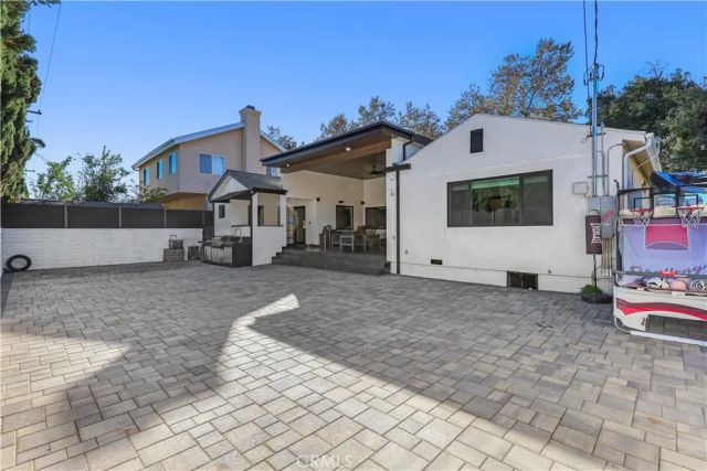 2240 N Parish, Burbank, CA 91504