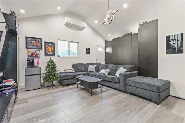 2240 N Parish, Burbank, CA 91504