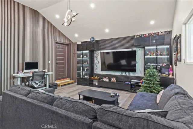 2240 N Parish, Burbank, CA 91504