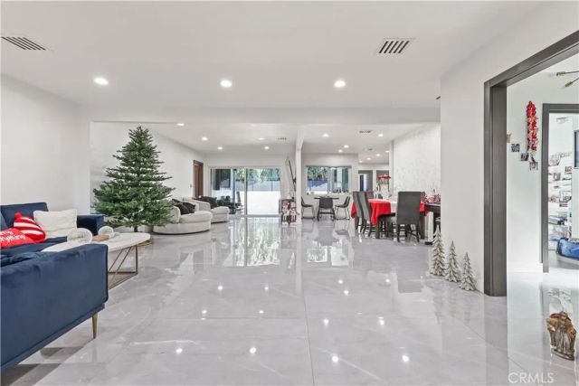 2240 N Parish, Burbank, CA 91504