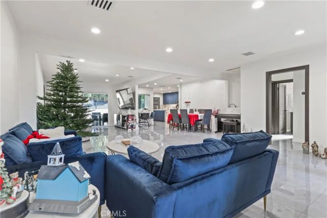 2240 N Parish, Burbank, CA 91504