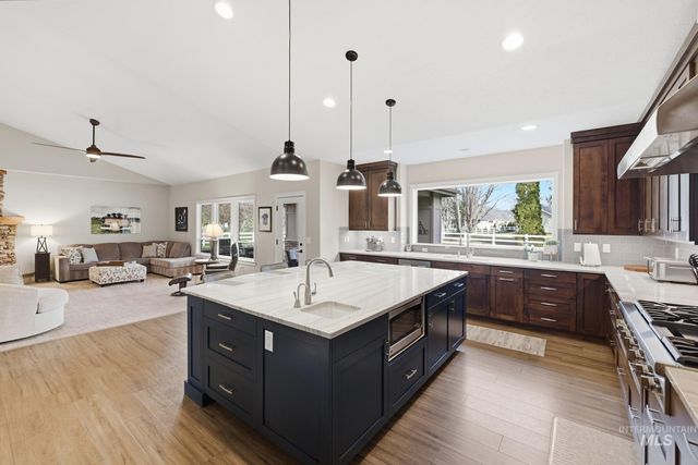 570 N Cove Colony Way, Eagle, ID 83616