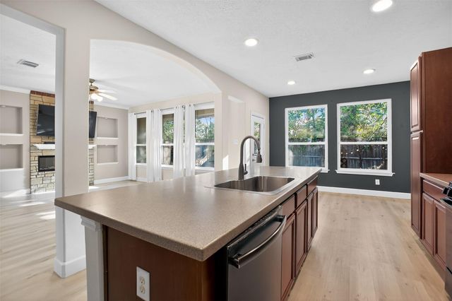 126 Silver Penny Drive, Conroe, TX 77384