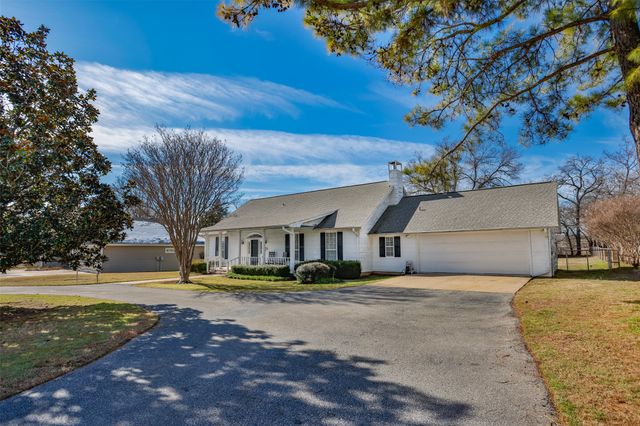 128 San Chez Drive, Lake Kiowa, TX 76240