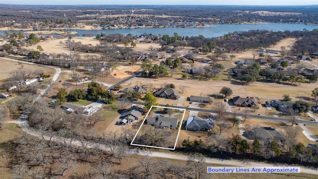 128 San Chez Drive, Lake Kiowa, TX 76240
