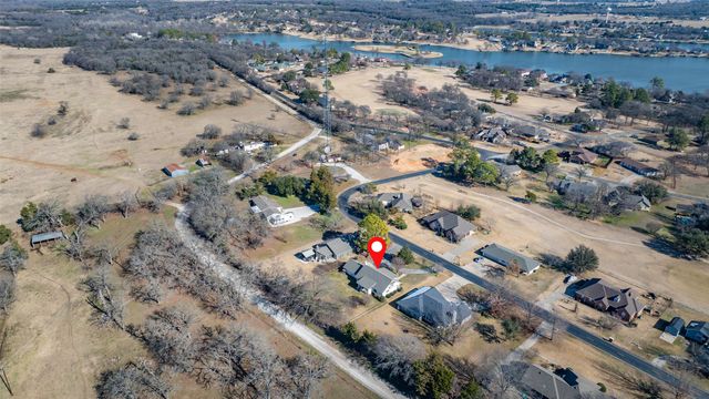 128 San Chez Drive, Lake Kiowa, TX 76240