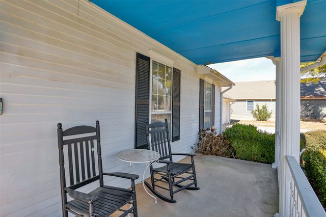 128 San Chez Drive, Lake Kiowa, TX 76240