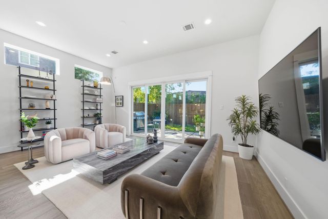 1529 Laird Street, Houston, TX 77008