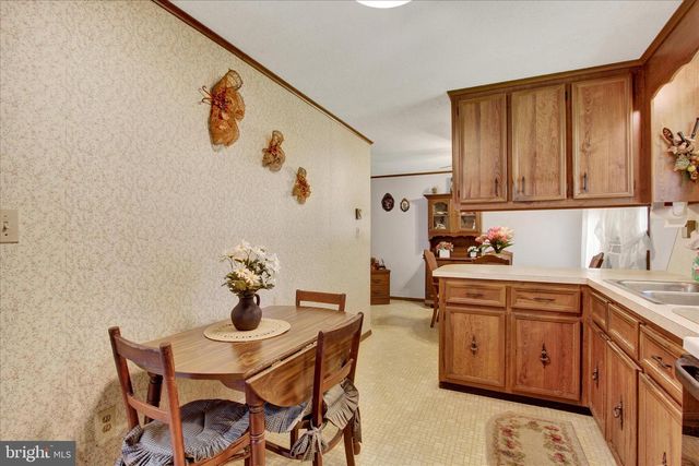 10 CHERRY CT, New Oxford, PA 17350