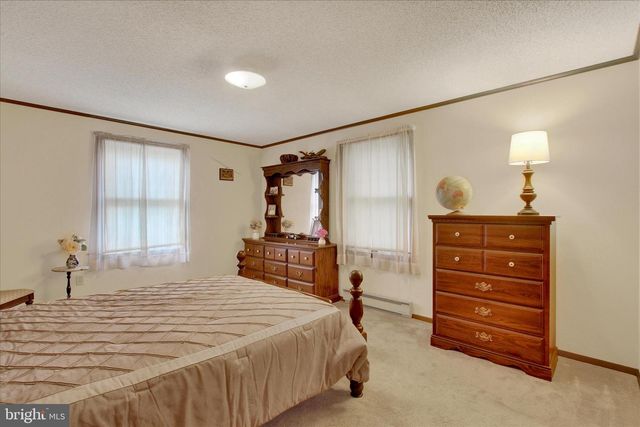 10 CHERRY CT, New Oxford, PA 17350