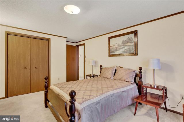10 CHERRY CT, New Oxford, PA 17350