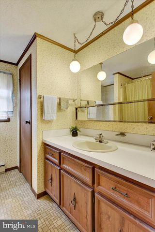 10 CHERRY CT, New Oxford, PA 17350