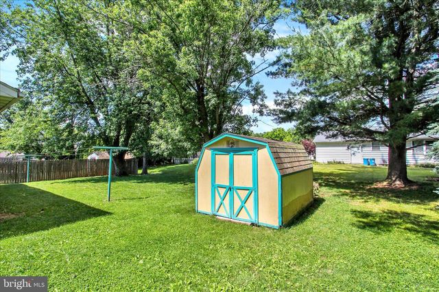 10 CHERRY CT, New Oxford, PA 17350