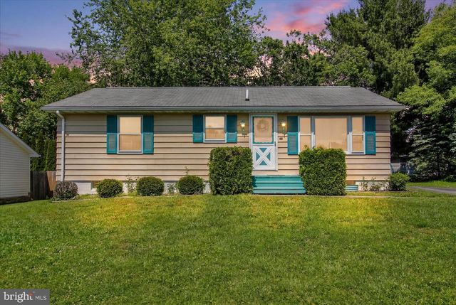 10 CHERRY CT, New Oxford, PA 17350