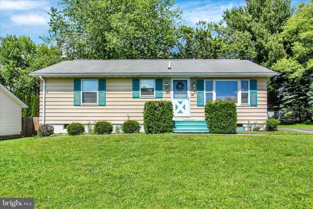 10 CHERRY CT, New Oxford, PA 17350