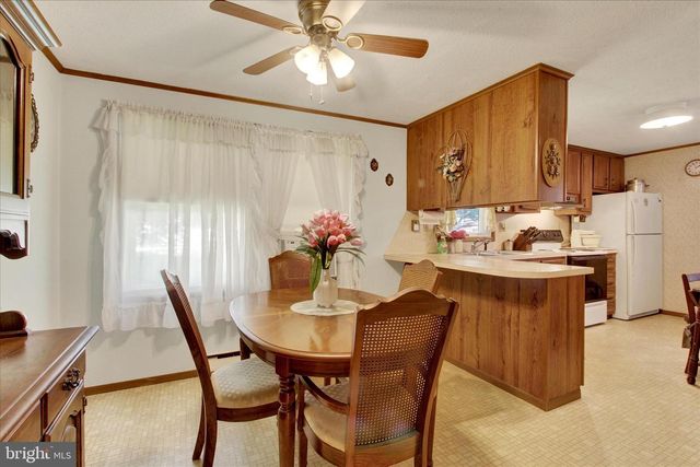 10 CHERRY CT, New Oxford, PA 17350