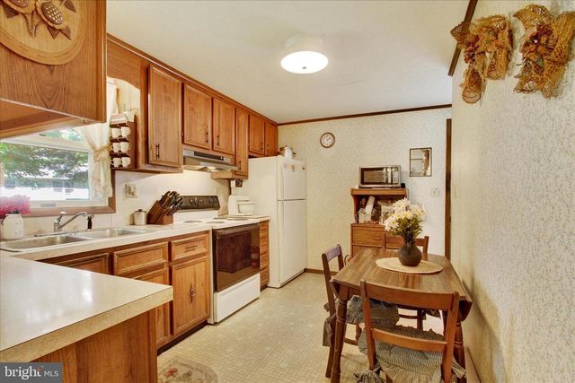 10 CHERRY CT, New Oxford, PA 17350