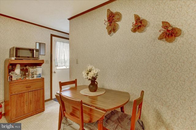 10 CHERRY CT, New Oxford, PA 17350