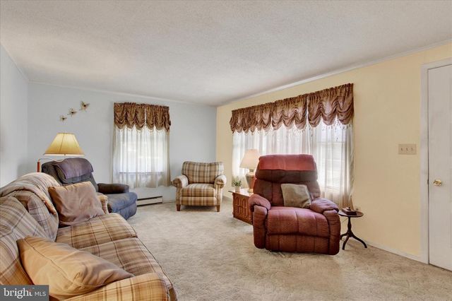 10 CHERRY CT, New Oxford, PA 17350