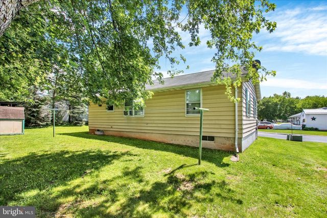 10 CHERRY CT, New Oxford, PA 17350
