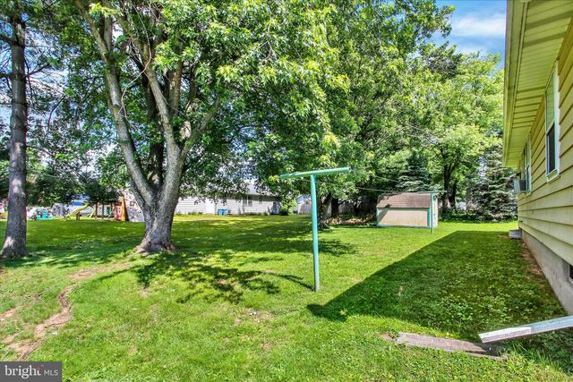 10 CHERRY CT, New Oxford, PA 17350