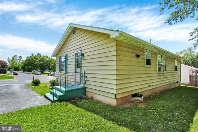 10 CHERRY CT, New Oxford, PA 17350