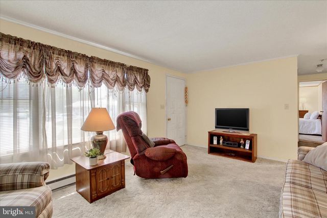 10 CHERRY CT, New Oxford, PA 17350
