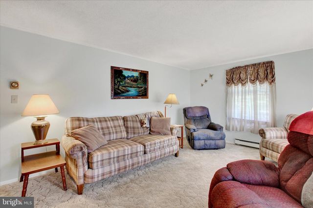 10 CHERRY CT, New Oxford, PA 17350