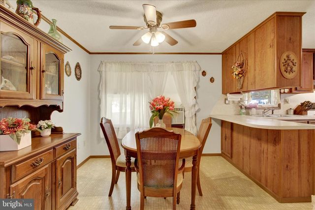 10 CHERRY CT, New Oxford, PA 17350