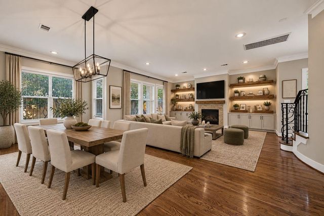 2816 Mcculloch Circle, Houston, TX 77056