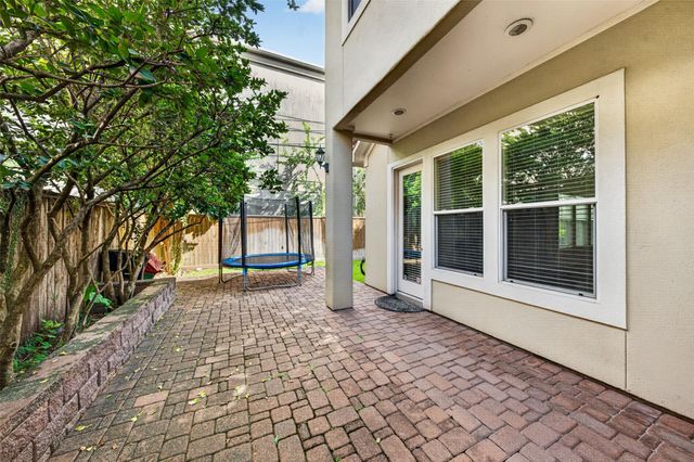 2816 Mcculloch Circle, Houston, TX 77056