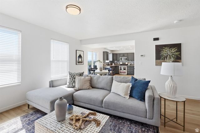 7553 S VALLEY MAPLE DR, West Jordan, UT 84081