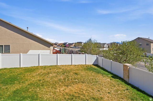 7553 S VALLEY MAPLE DR, West Jordan, UT 84081