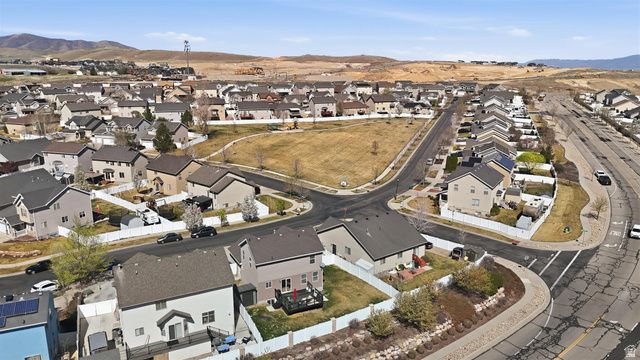 7553 S VALLEY MAPLE DR, West Jordan, UT 84081