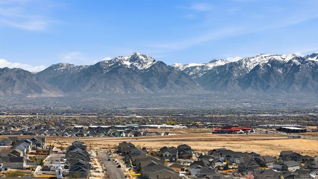 7553 S VALLEY MAPLE DR, West Jordan, UT 84081