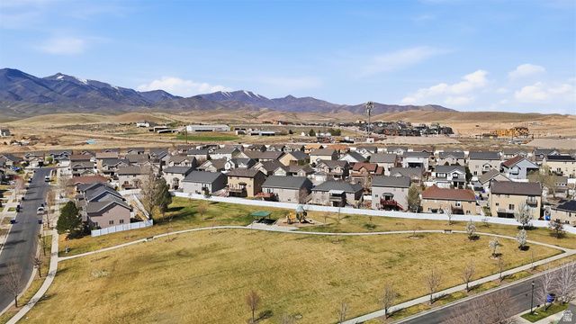 7553 S VALLEY MAPLE DR, West Jordan, UT 84081