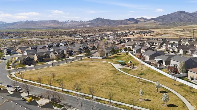 7553 S VALLEY MAPLE DR, West Jordan, UT 84081