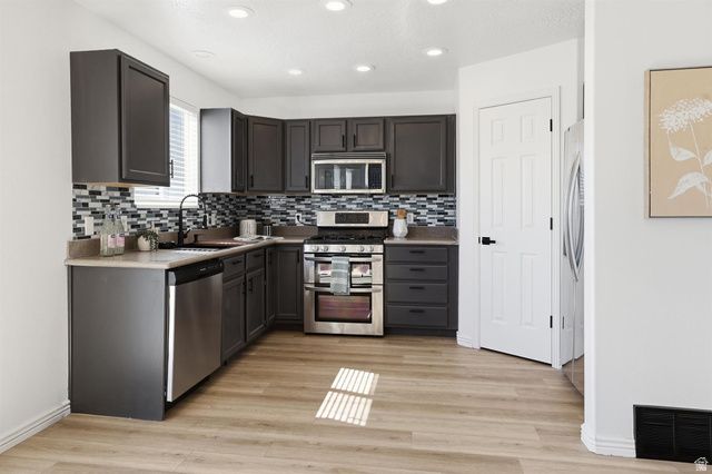 7553 S VALLEY MAPLE DR, West Jordan, UT 84081