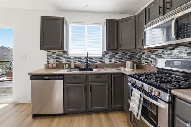 7553 S VALLEY MAPLE DR, West Jordan, UT 84081