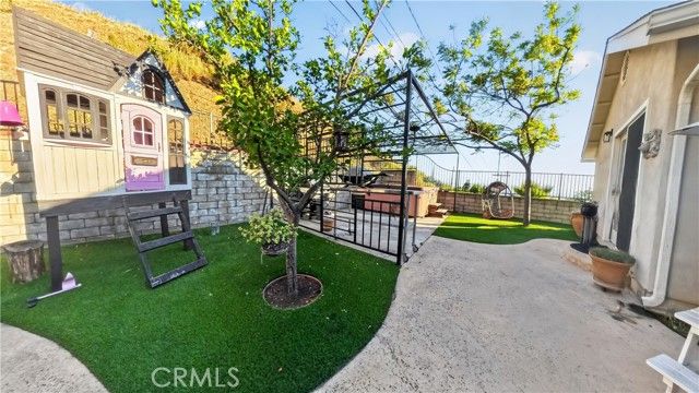 924 Irving Drive, Burbank, CA 91504