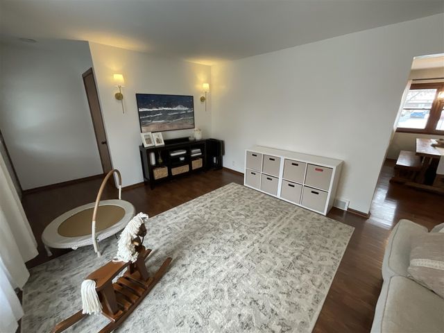 2441 N Division Avenue, Holland, MI 49424