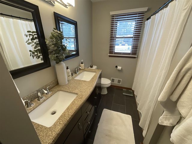 2441 N Division Avenue, Holland, MI 49424