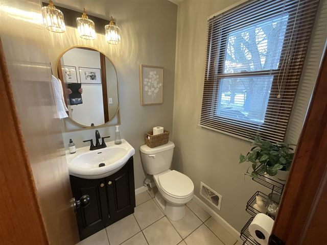 2441 N Division Avenue, Holland, MI 49424